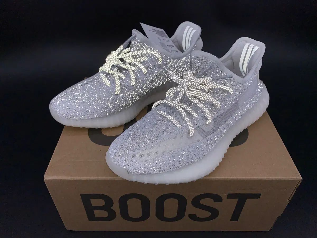 アディダス オリジナルス Yeezy Boost 350 V2 グレーハウンドトゥース