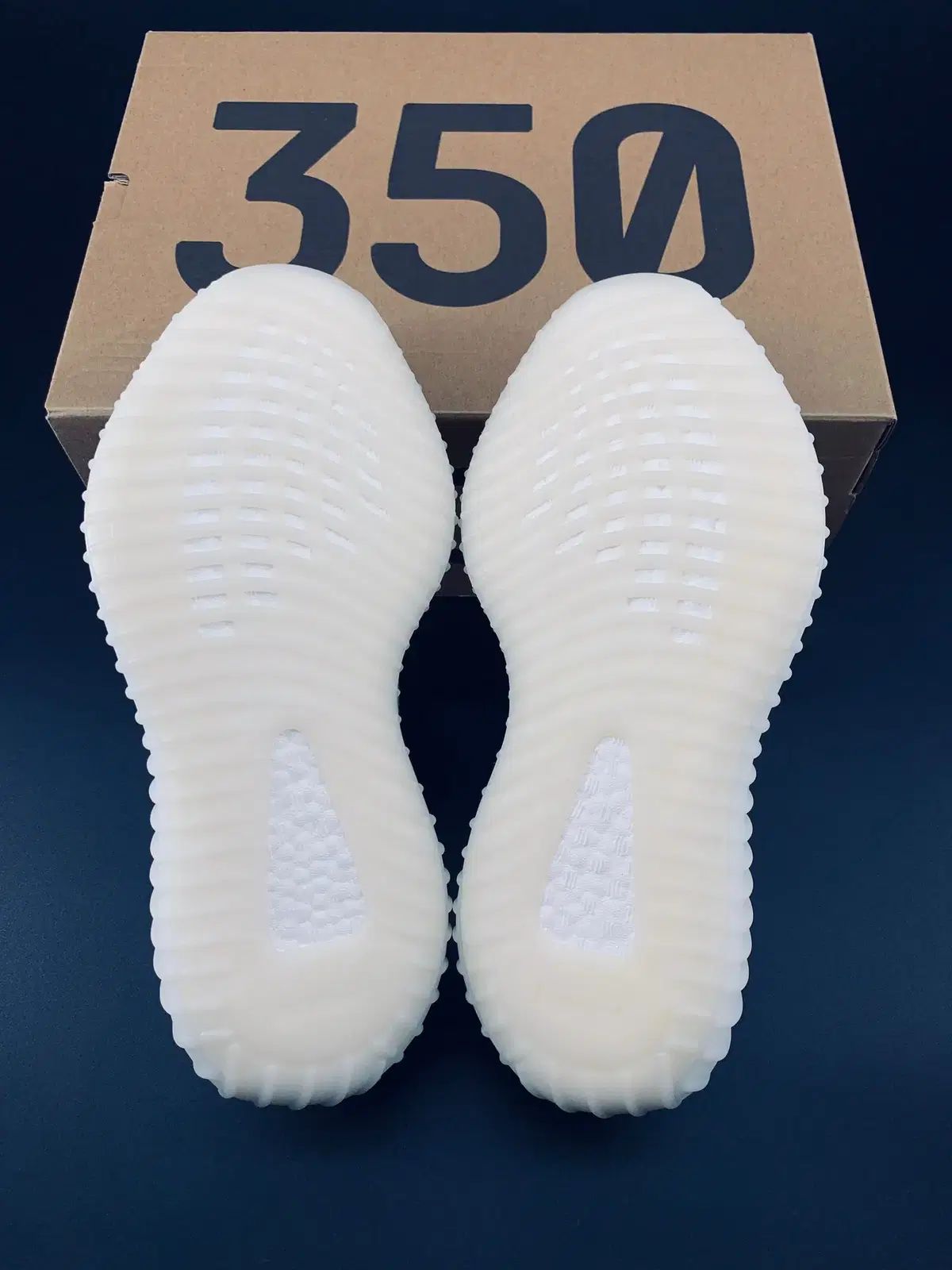 アディダス オリジナルス Yeezy Boost 350 V2 グレーハウンドトゥース