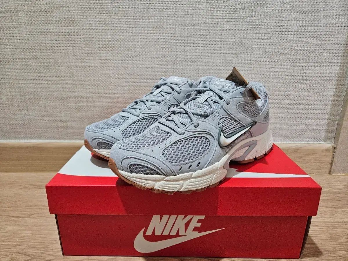 NIKE ナイキ V5 RNR グレー 新品 (260 265 270)