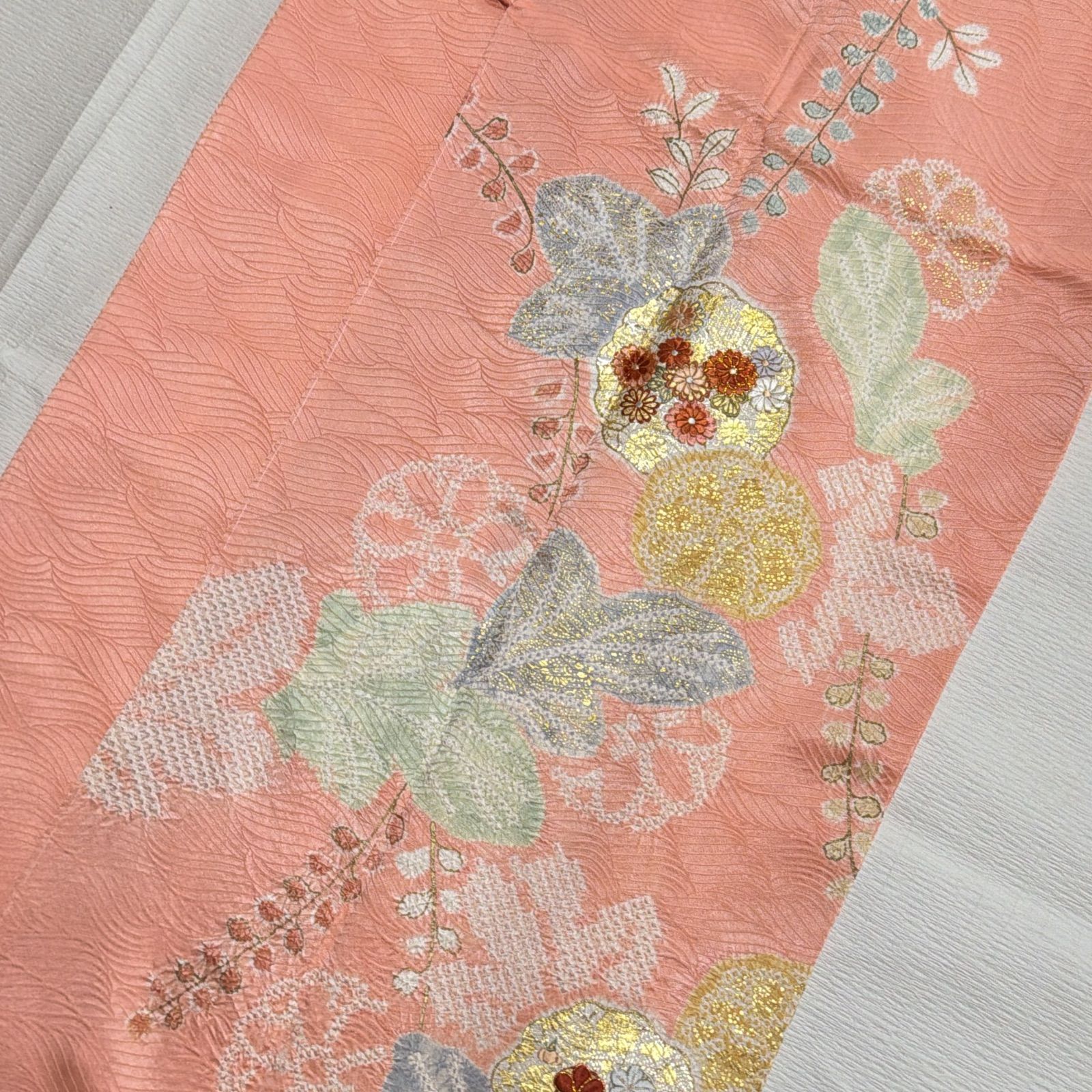 訪問着　サーモンピンク　正絹　刺繍