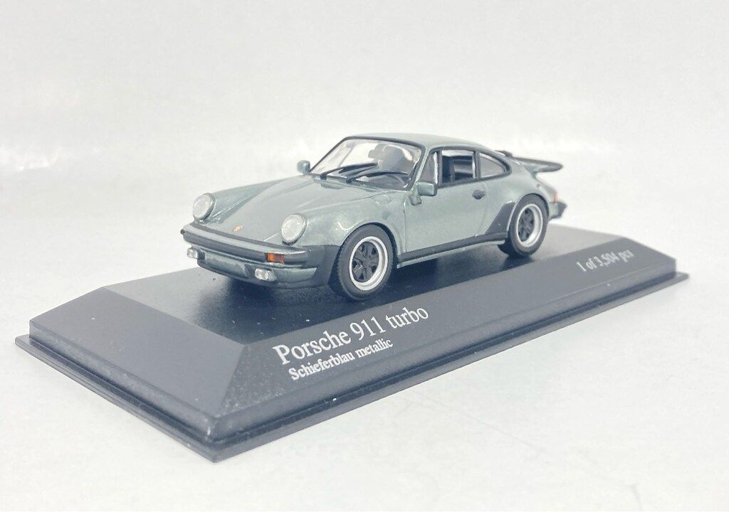 Paul'sModelArt 1/43MINICHAMPS 430069007 Porsche 911 turbo 1977 Blue metallic