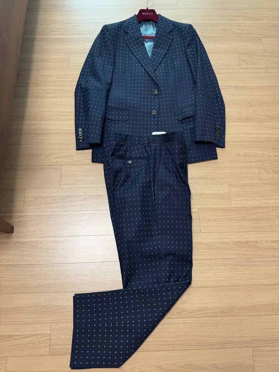 グッチ スーツ