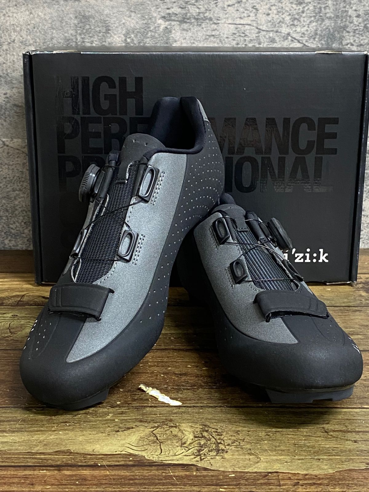 JZ682 フィジーク fizik R5 Road Shoes ビンディングシューズ 黒 EU41 SPD-SL