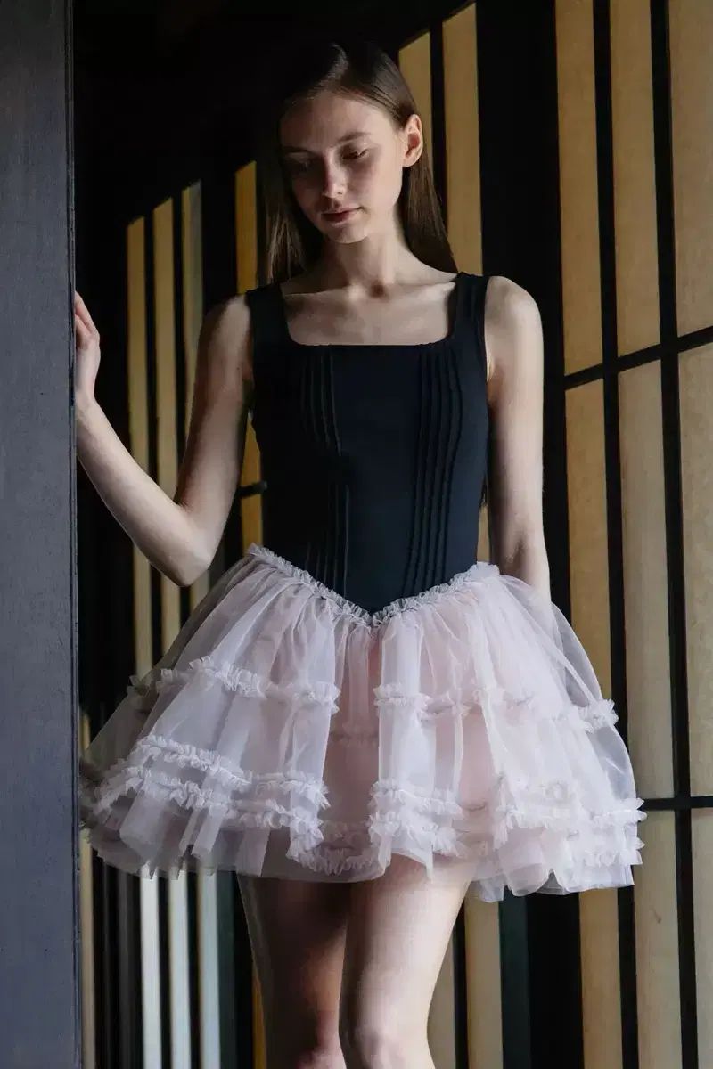 Sサイズ) THETIS poppy シャーリング メッシュ フリルドレス ティアードチュールONE PIECE