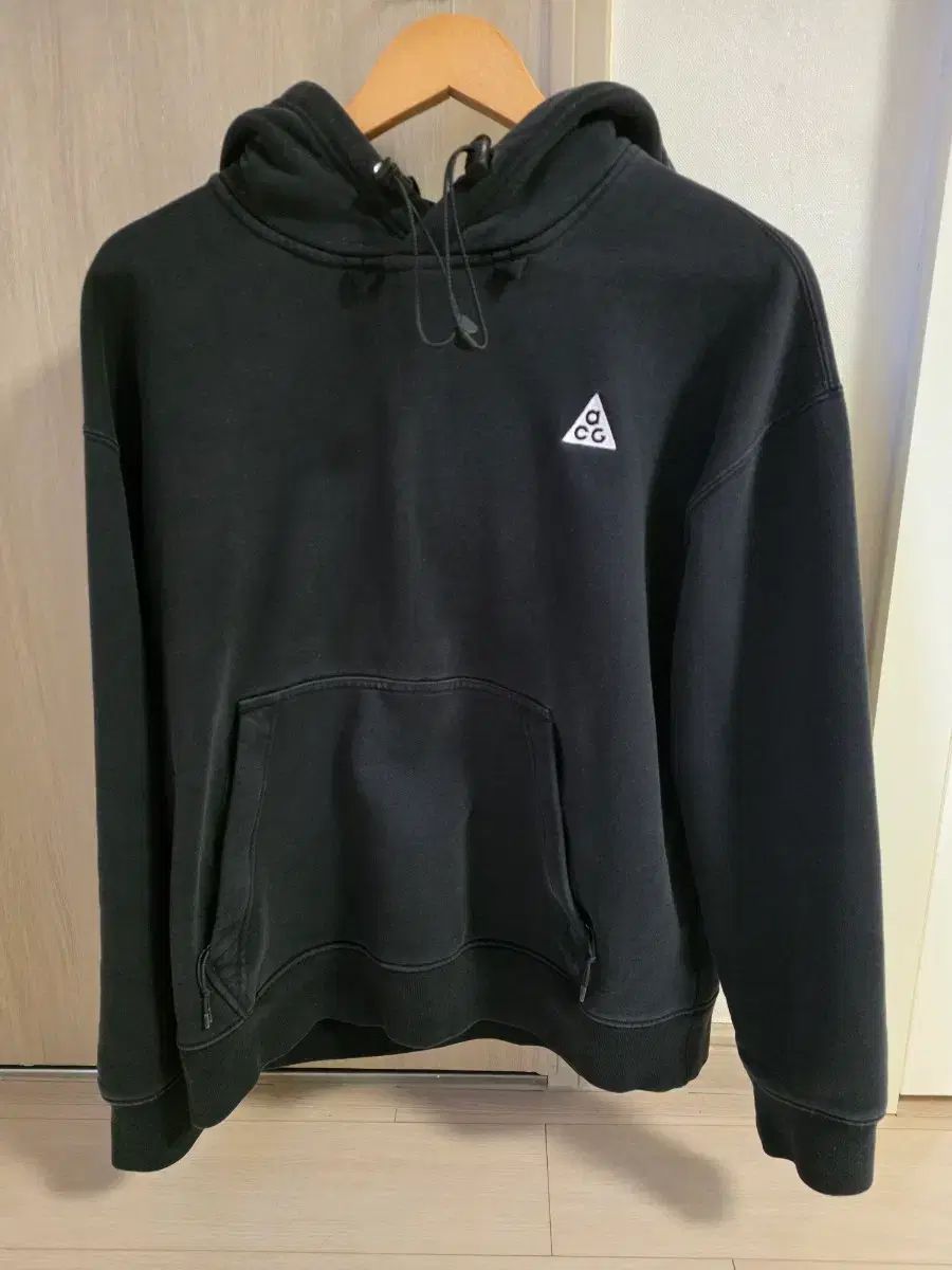 ナイキ ACG ブラック フードTシャツ