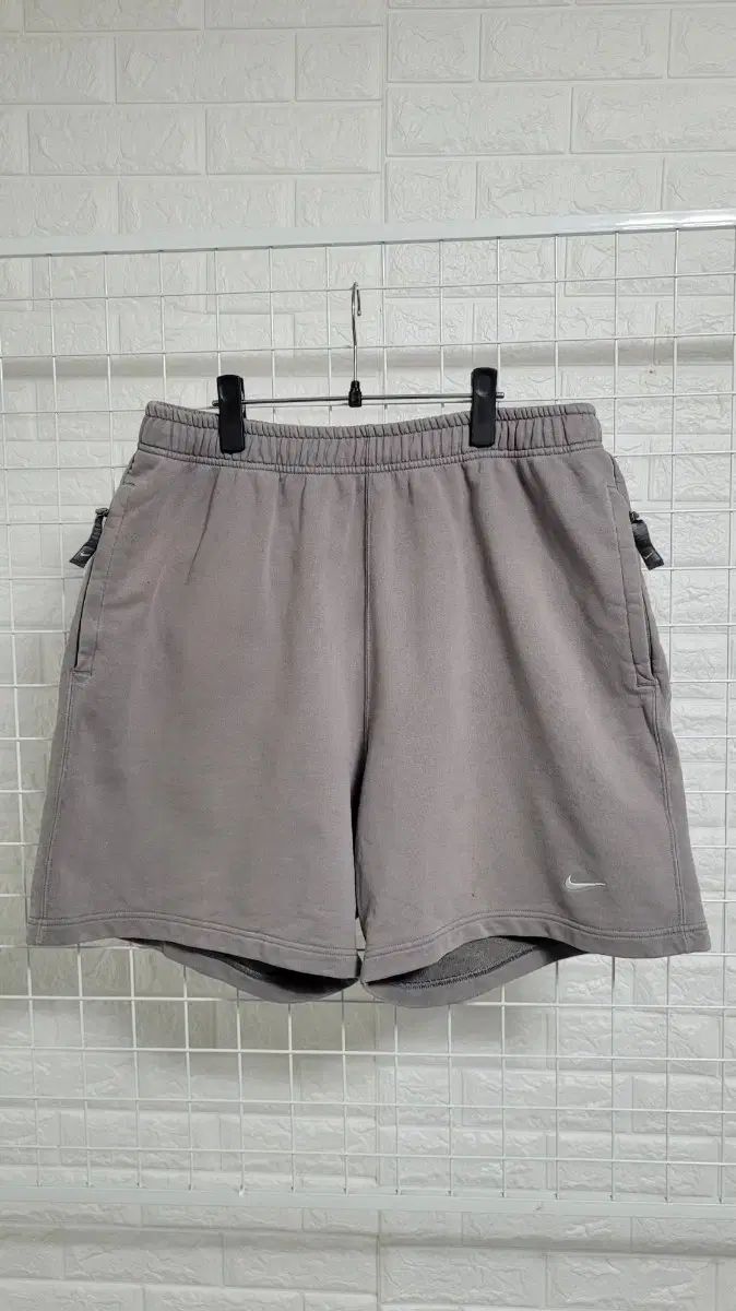 L-105 NIKE ナイキ PIGMENT ピグメント グレー ソロスウッシュ フレンチテリー ショーツ ハーフパンツ