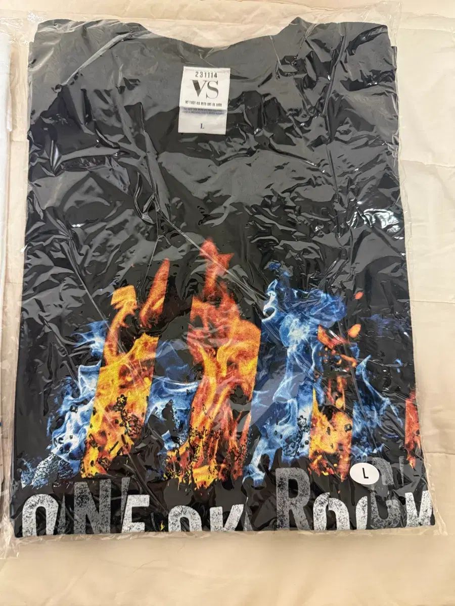 ONE OK ROCK VS my first story Tシャツ