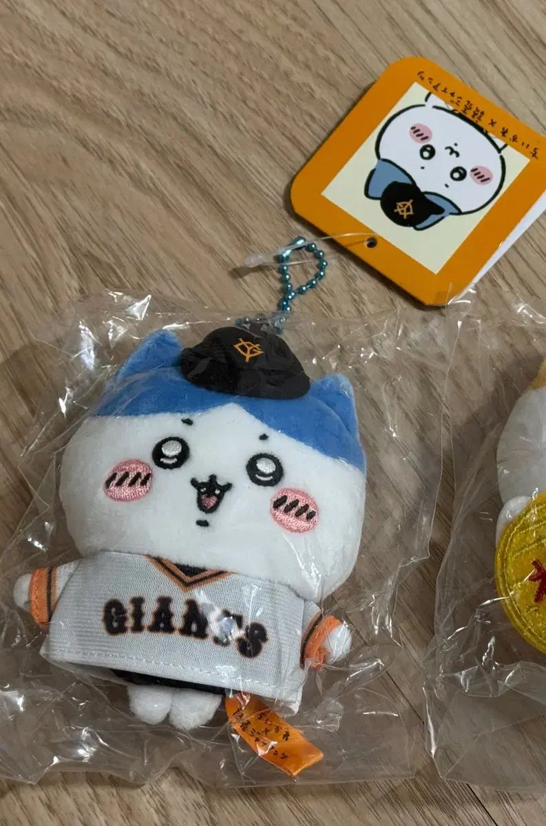 ちいかわ 読売ジャイアンツ コラボ ハチワレ