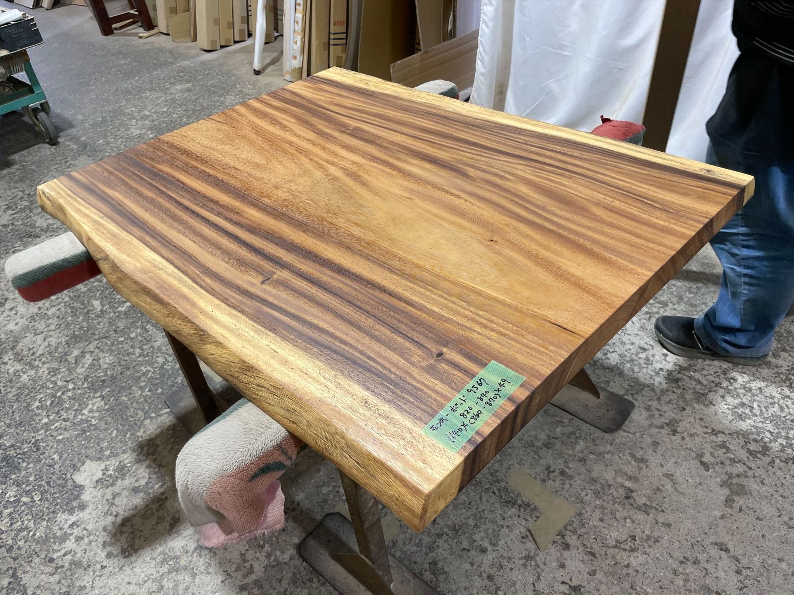モンキーポッド9567 一枚板無垢 乾燥材 1140x820-840x49mm カウンター センターテーブル ダイニングテーブル