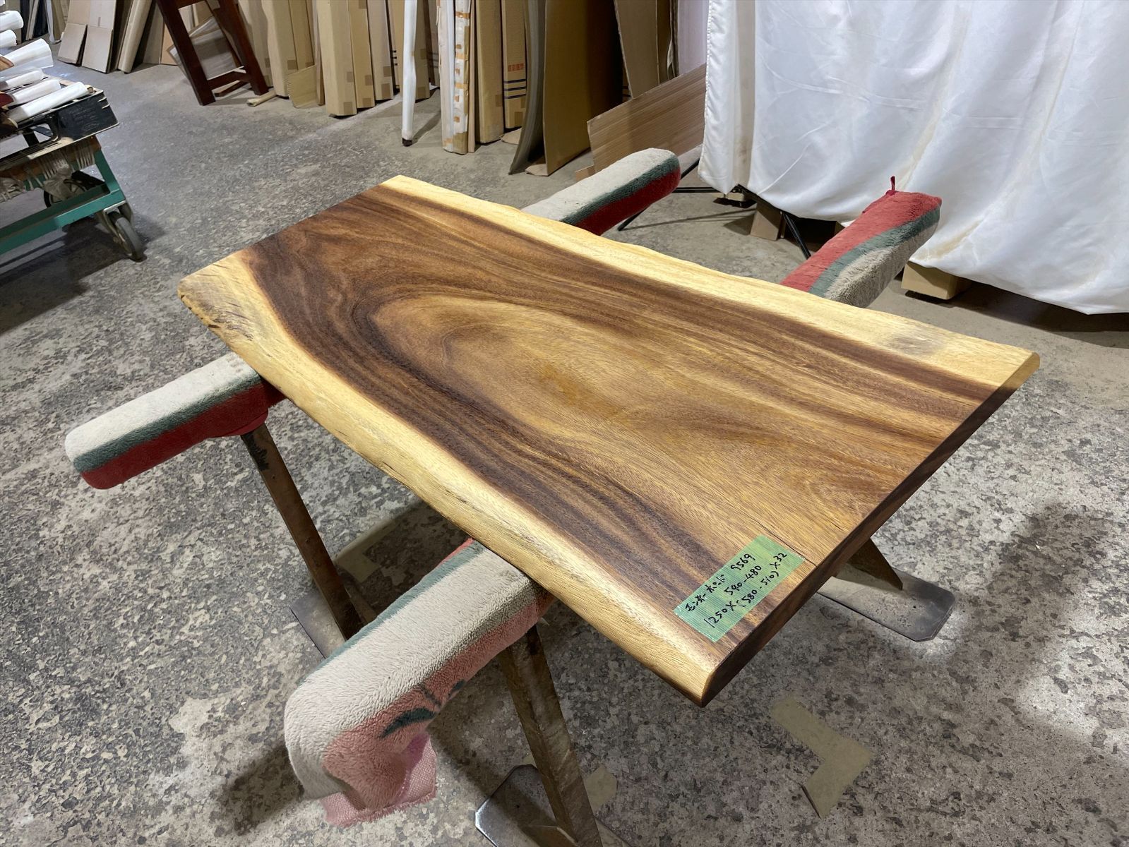 モンキーポッド9569 一枚板無垢 乾燥材 1250x540-480x32mm カウンター センターテーブル ダイニングテーブル