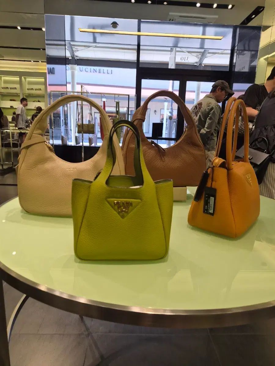 プラダ トートバッグ