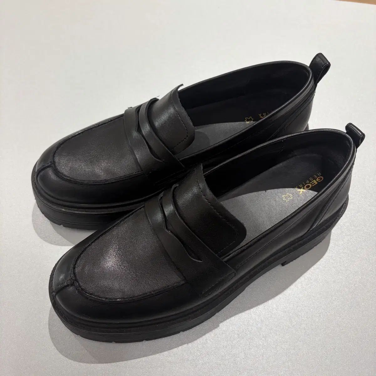 GEOX(ジェオックス) チャンキー プラットフォーム ローファー ブラック 38