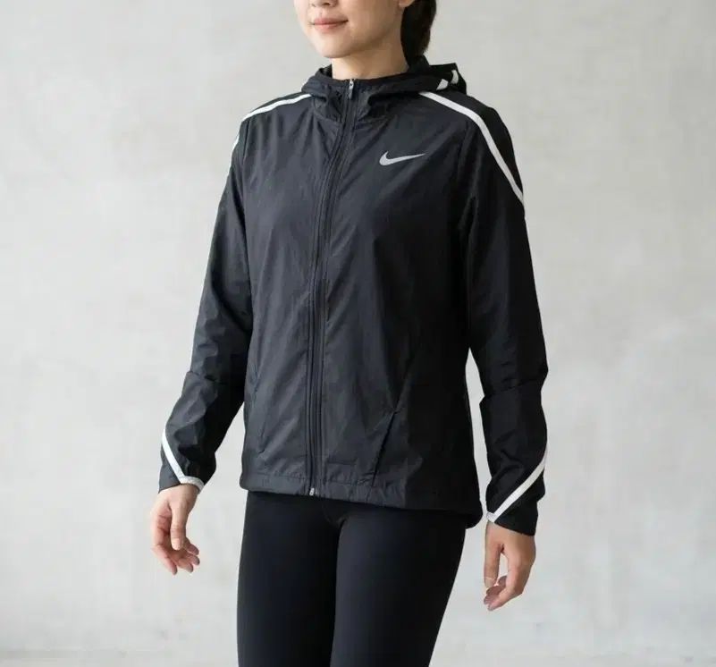 55 NIKE 超軽量 ウィンドブレーカー 4,633円
