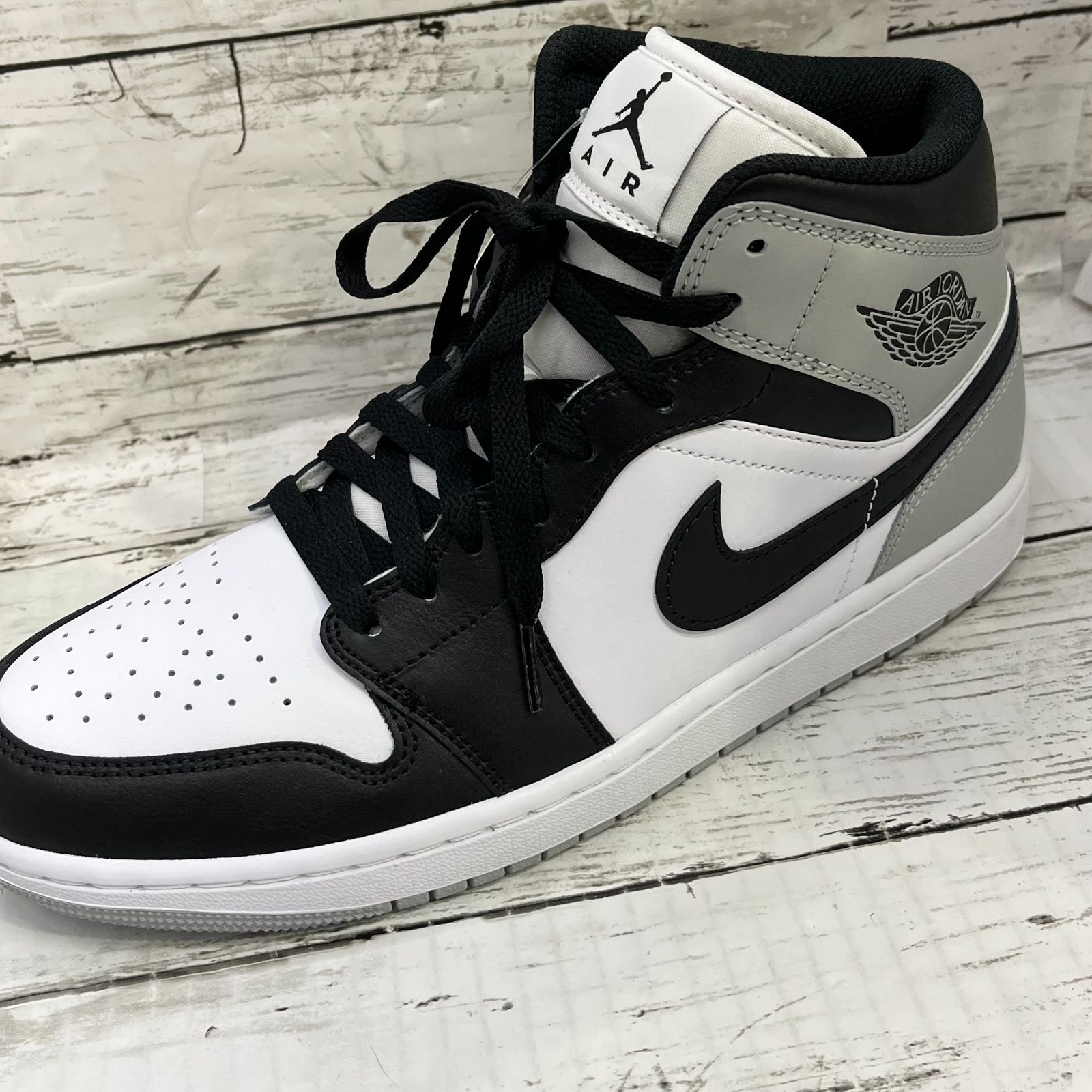 タグ付き NIKE ナイキ エアジョーダン 1 MID ハイカット 