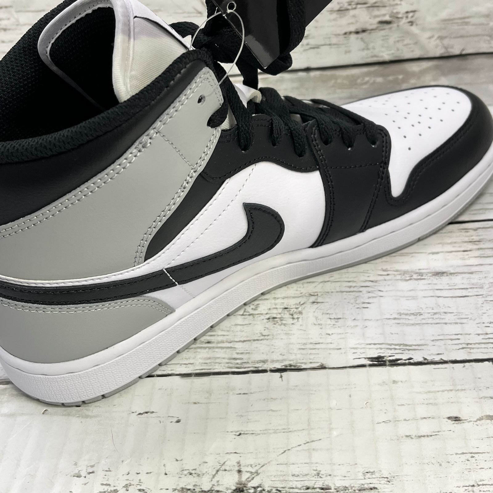 タグ付き NIKE ナイキ エアジョーダン 1 MID ハイカット