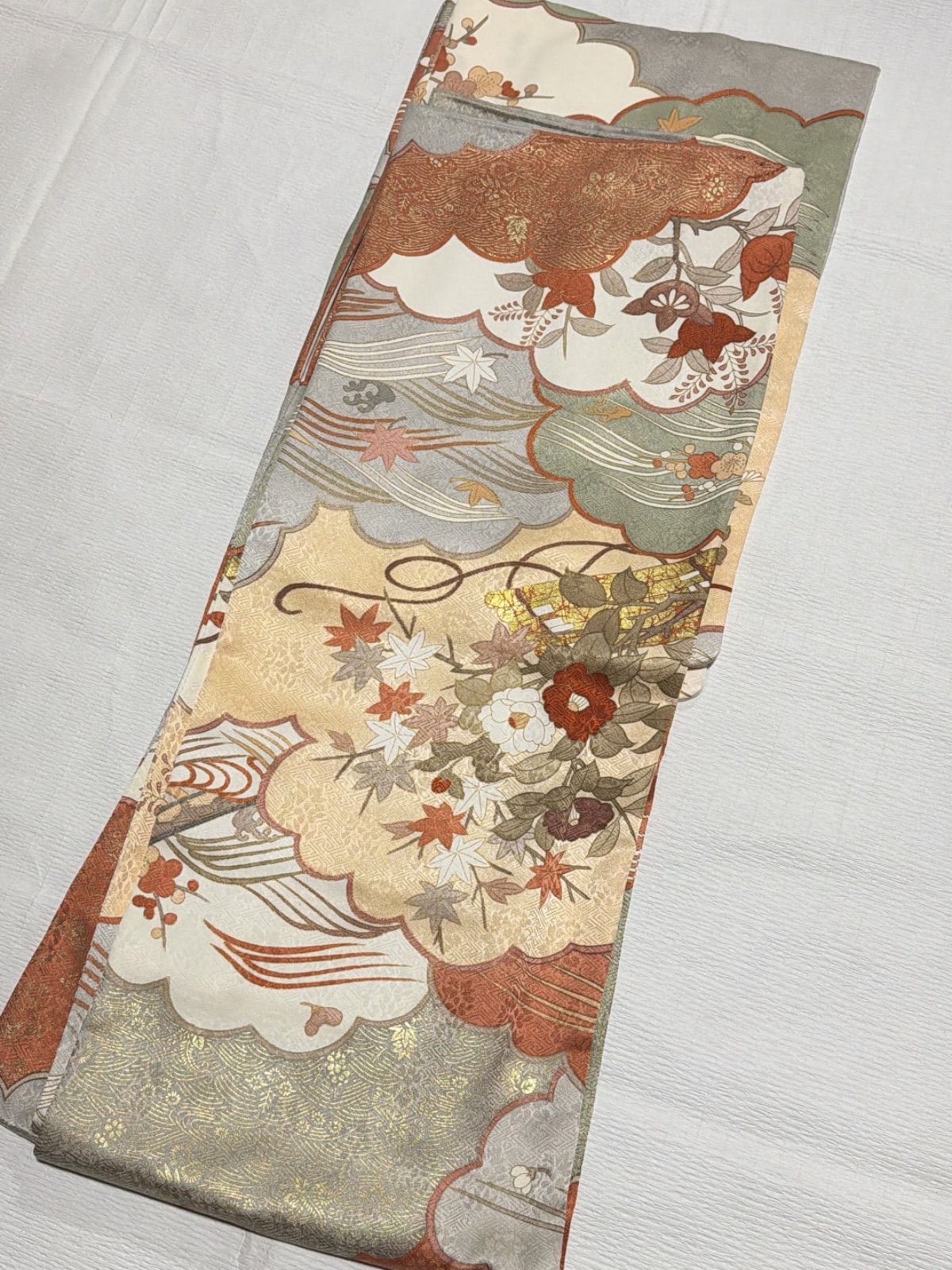 訪問着 着物 中古 正絹 袷 紋付き 金駒刺繍 流水に舟の図 植物文様 灰みのくすんだ黄系色 多色 身丈159cm 裄65cm M きもの北條 A986-2 訪問着 着物 中古 正絹 袷 紋付き 金駒刺繍 流水に舟の図 植物文様 灰