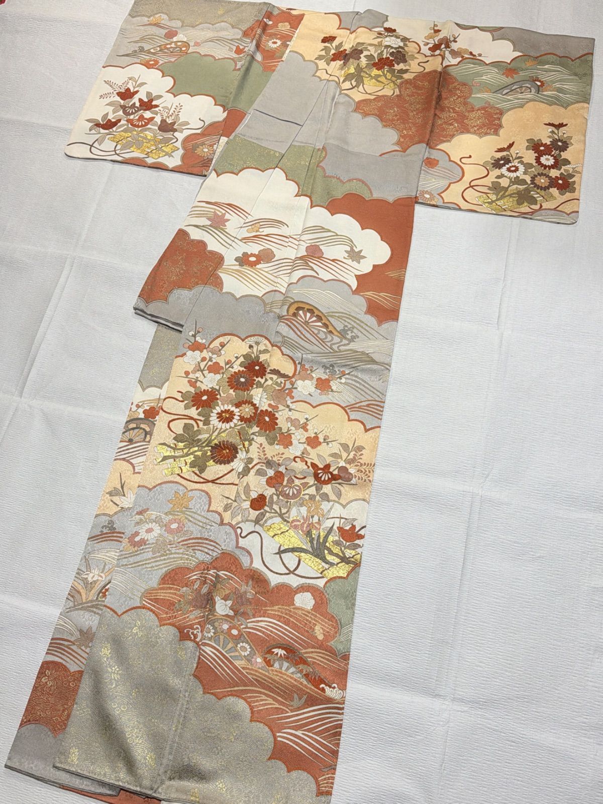特選 訪問着 着物 中古 正絹 袷 フォーマル 金駒刺繍 絞り染め 花の図 東雲色 淡黄色 多色 金 身丈157.5cm 裄66cm M きもの北條 A1311-7 特選 訪問着 着物 中古 正絹 袷 フォーマル 金駒刺繍 絞り染め 花の図