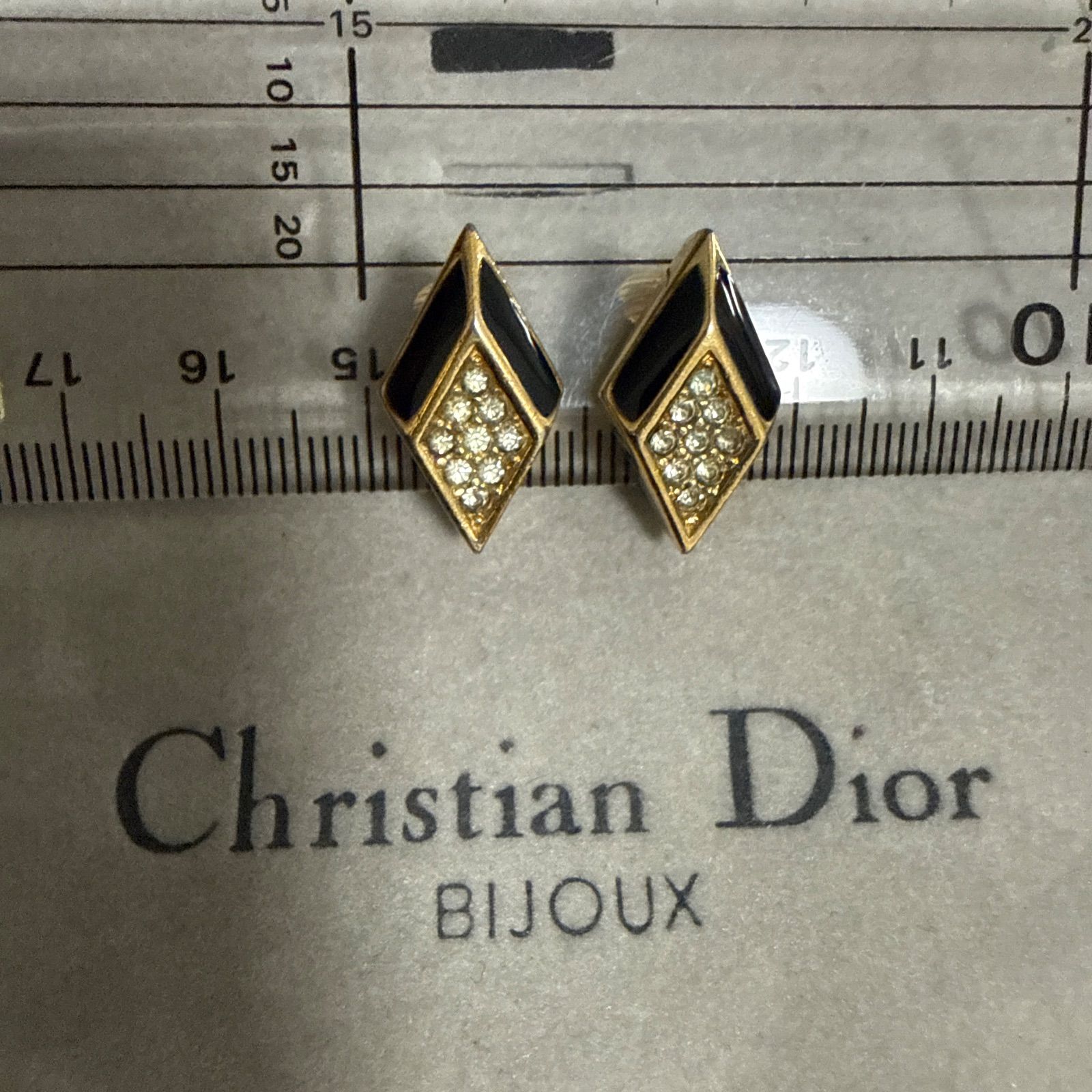 Christian Dior クリスチャンディオール　ラインストーン付き菱形モチーフイヤリング　ゴールド/ブラック