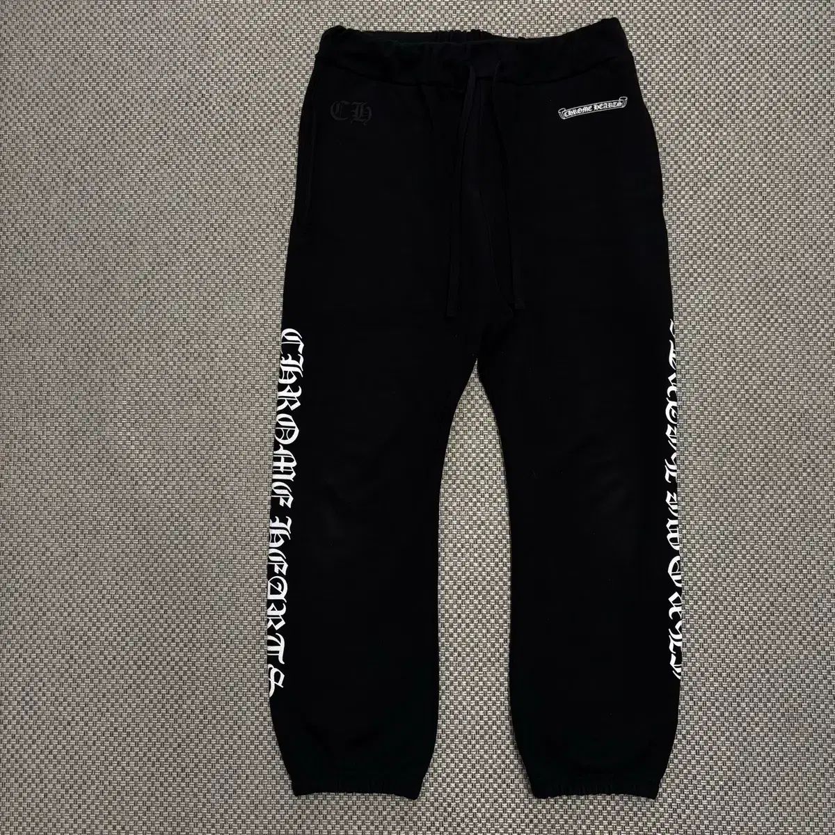 M CHROME HEARTS スクロールレーベル トレーニング パンツ