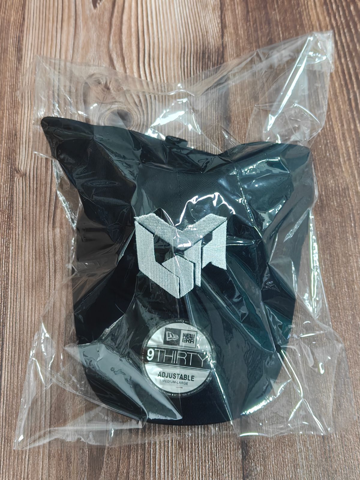 新品 未使用】Mrs.GREEN APPLE × NEW ERA キャップ 刺繍ロゴ 【公式通販】