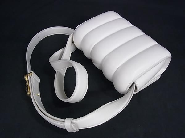 Daniel Wellington ダニエル ウェリントン ショルダーバッグ Mini Sadie ホワイト系 レザー レディース 美品【本物保証】 Daniel Wellington ダニエル ウェリントン ショルダーバッグ Mini