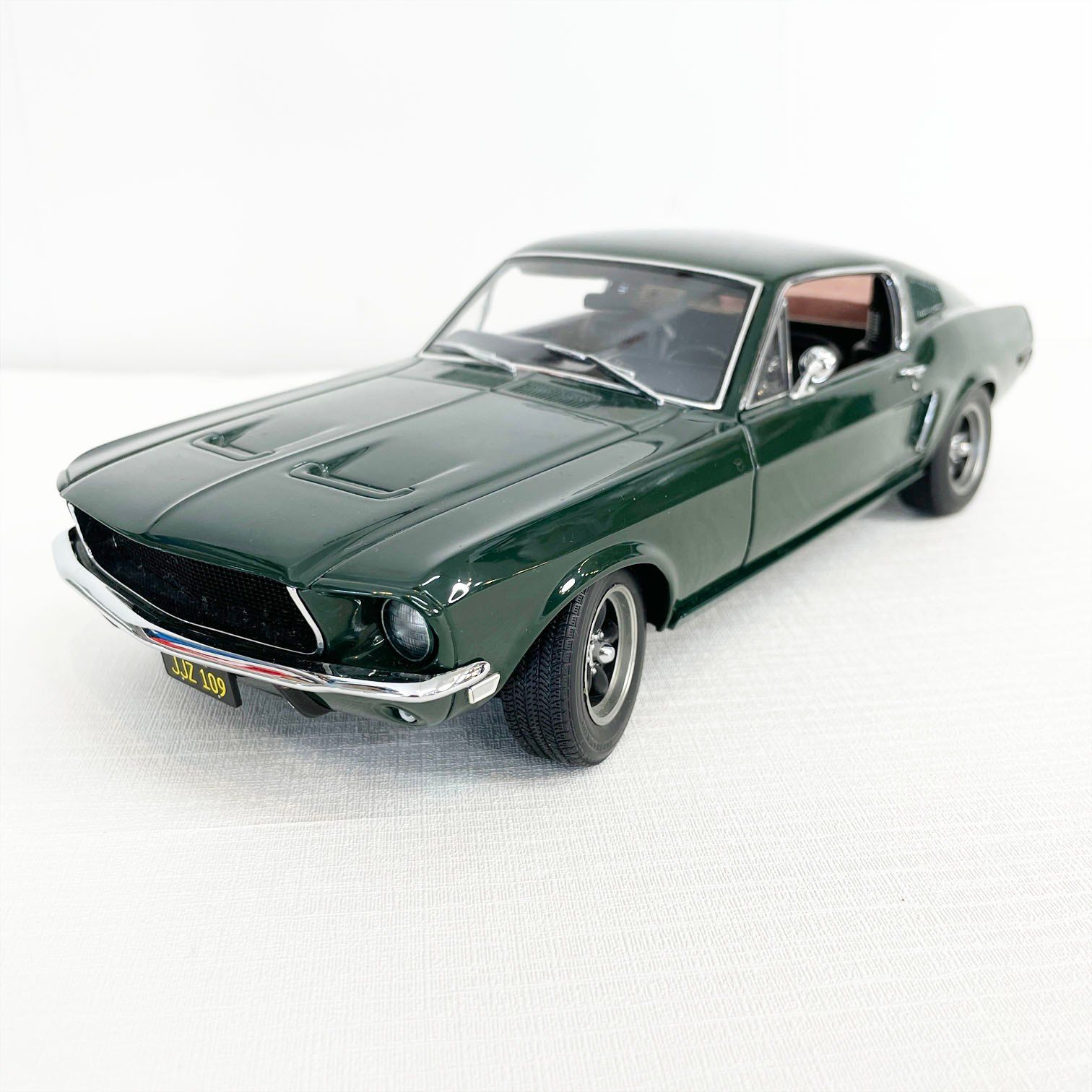 AUTO art　1/18 ムスタングGT AUTOart製 Ford Mustang GT 390 オートアート 1/18スケール ミニカー