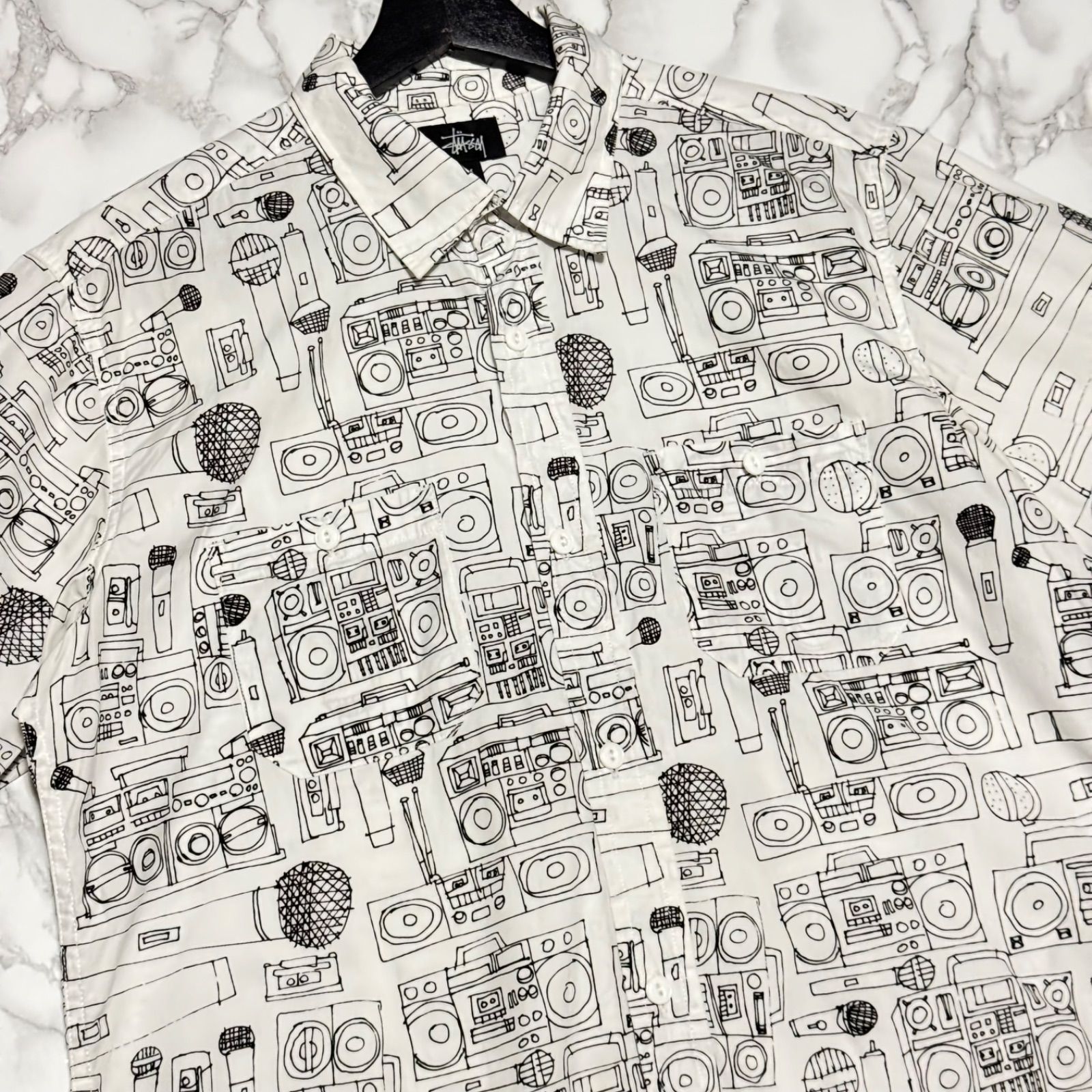 トレンド【STUSSY ステューシー 【商品名】OLD サウンドシステム マイク 総柄/シャツ 半袖シャツ/柄シャツ
