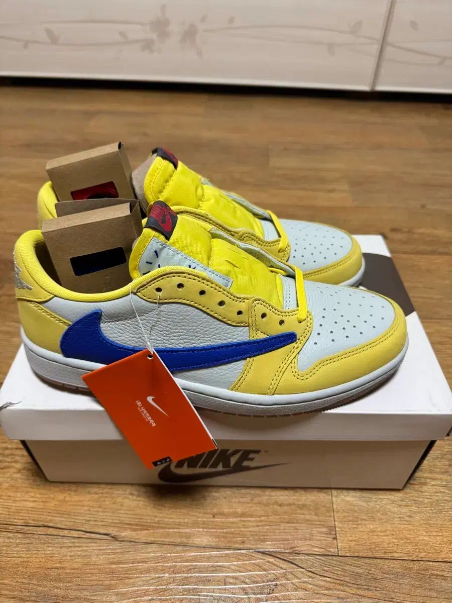 (W255) NIKE トラヴィス スコット ジョーダン 1 ロー カナリー 新品 出品