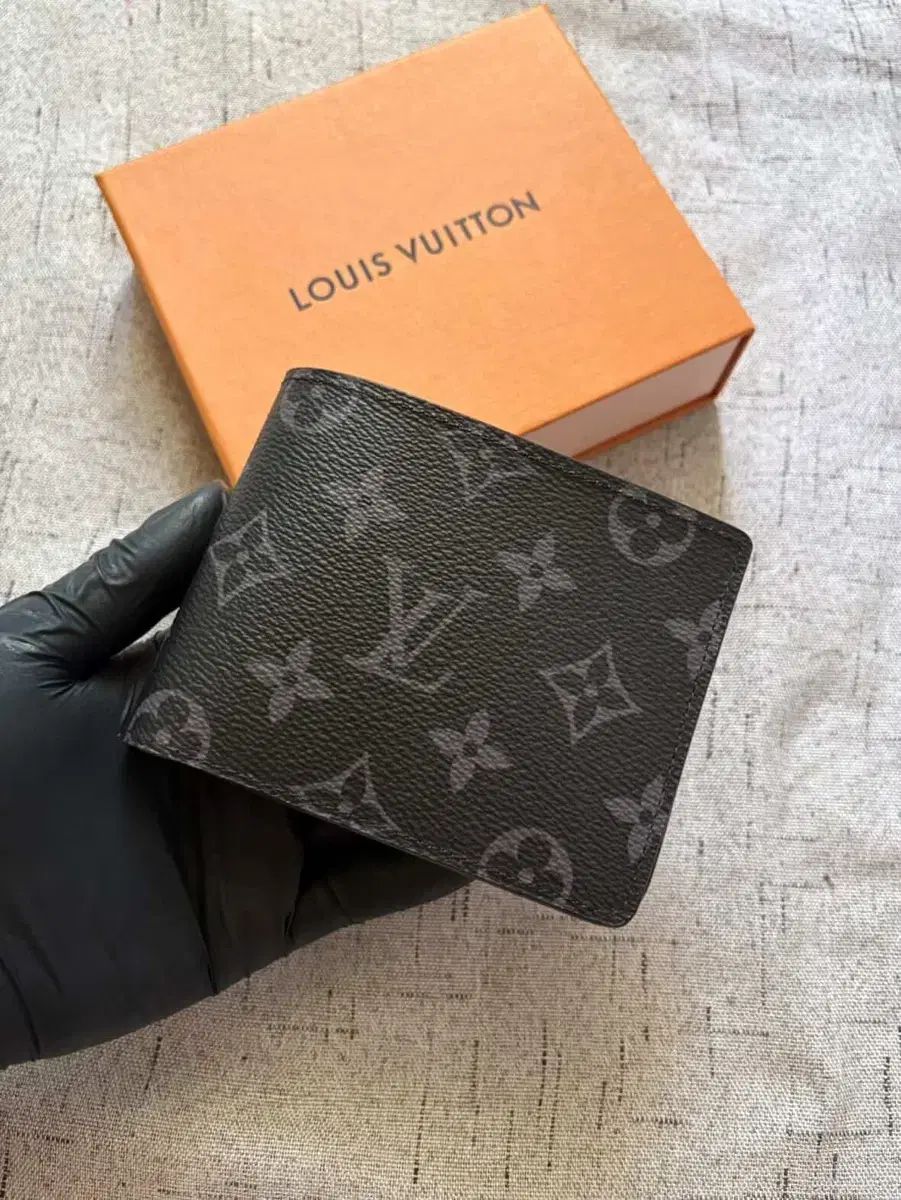 新品/新モデル Louis Vuitton ルイヴィトン エクリプス 二つ折り財布 54,673円