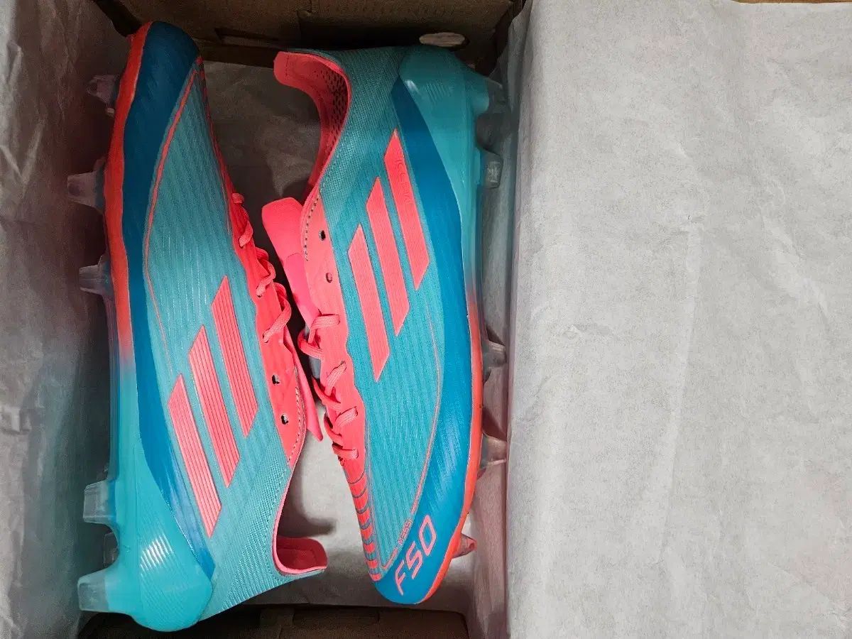 アディダス F50 サッカーシューズ