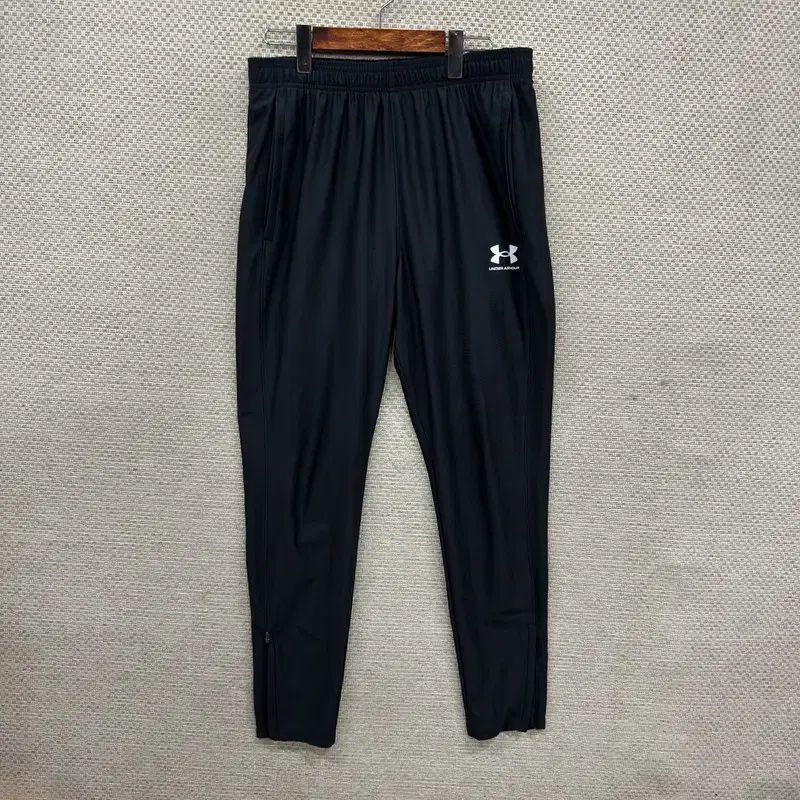 アンダーアーマー トラックパンツ XL D01441