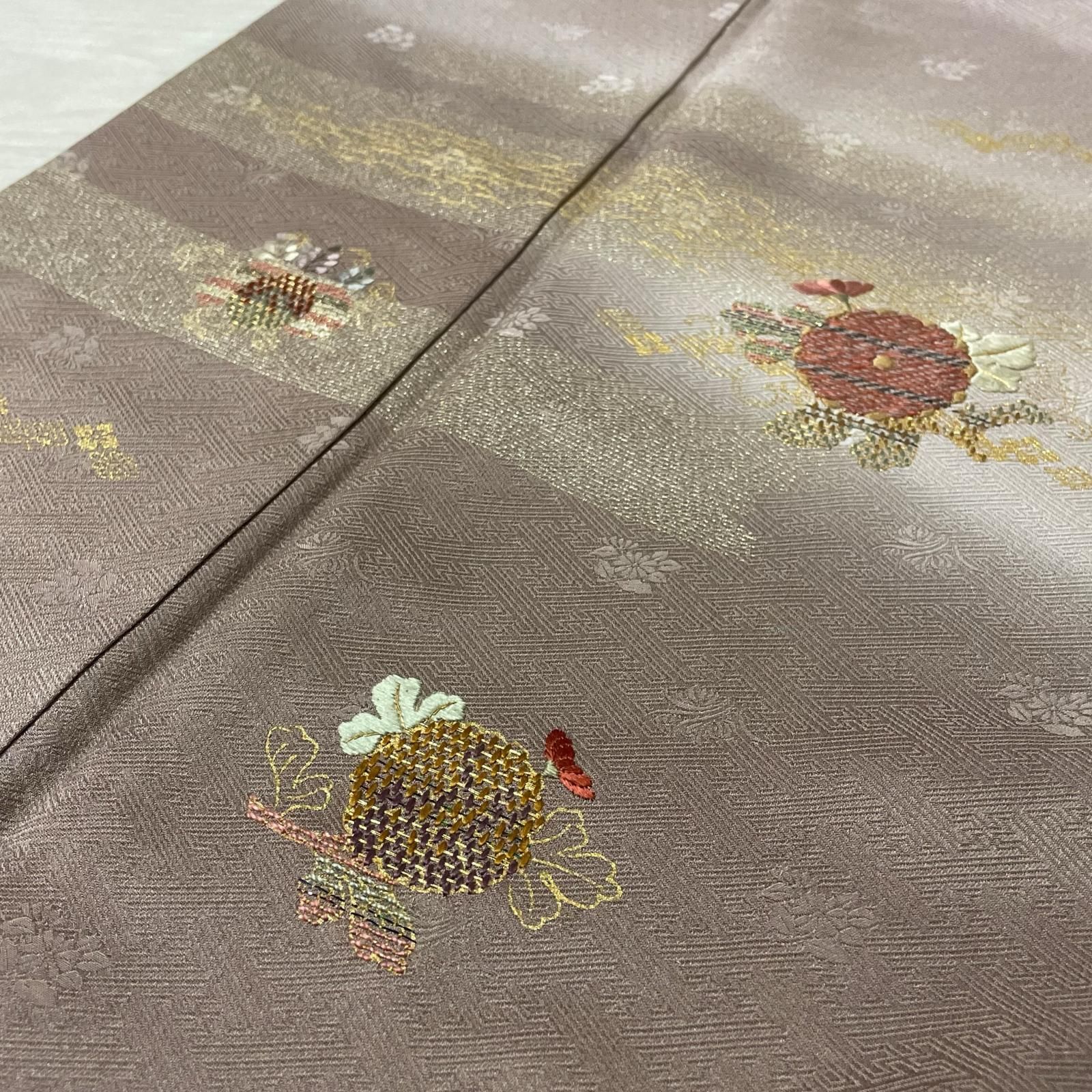 付下げ 金彩の霞に刺繍 着物 正絹 X-1544
