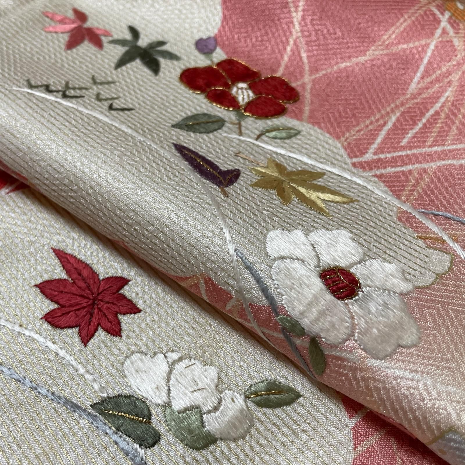 付下げ 刺繍の花模様 蝶の染め 着物 正絹 X-1560