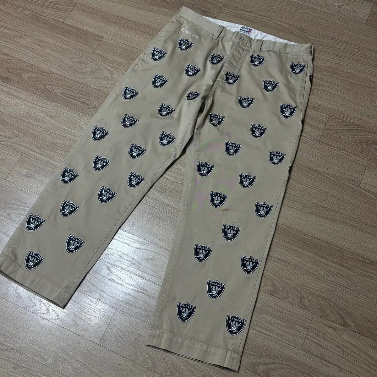 シュプリーム x 47 x NFLレイダーズ チノパンツ