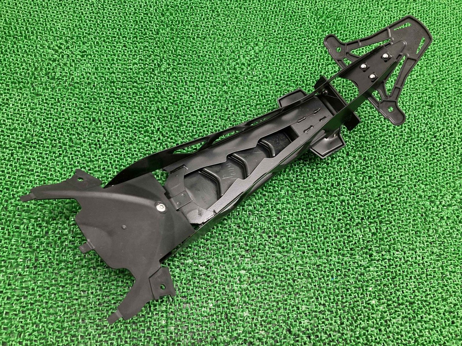 スピードトリプル1050 リアフェンダー 2306982 トライアンフ(TRIUMPH) 純正 中古 Xb スピードトリプル1050 リアフェンダー 2306982 トライアンフ(TRIUMPH) 純正 中古 Xb