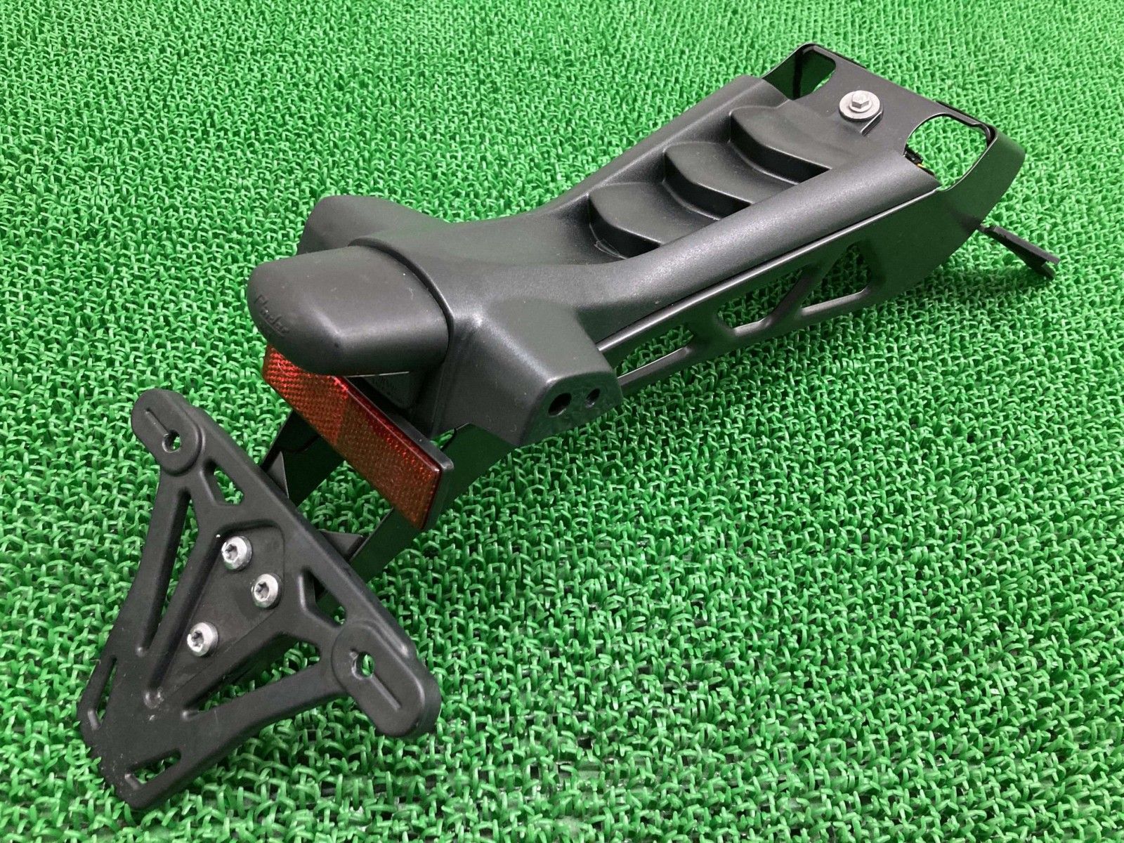 スピードトリプル1050 リアフェンダー 2306982 トライアンフ(TRIUMPH) 純正 中古 Xb