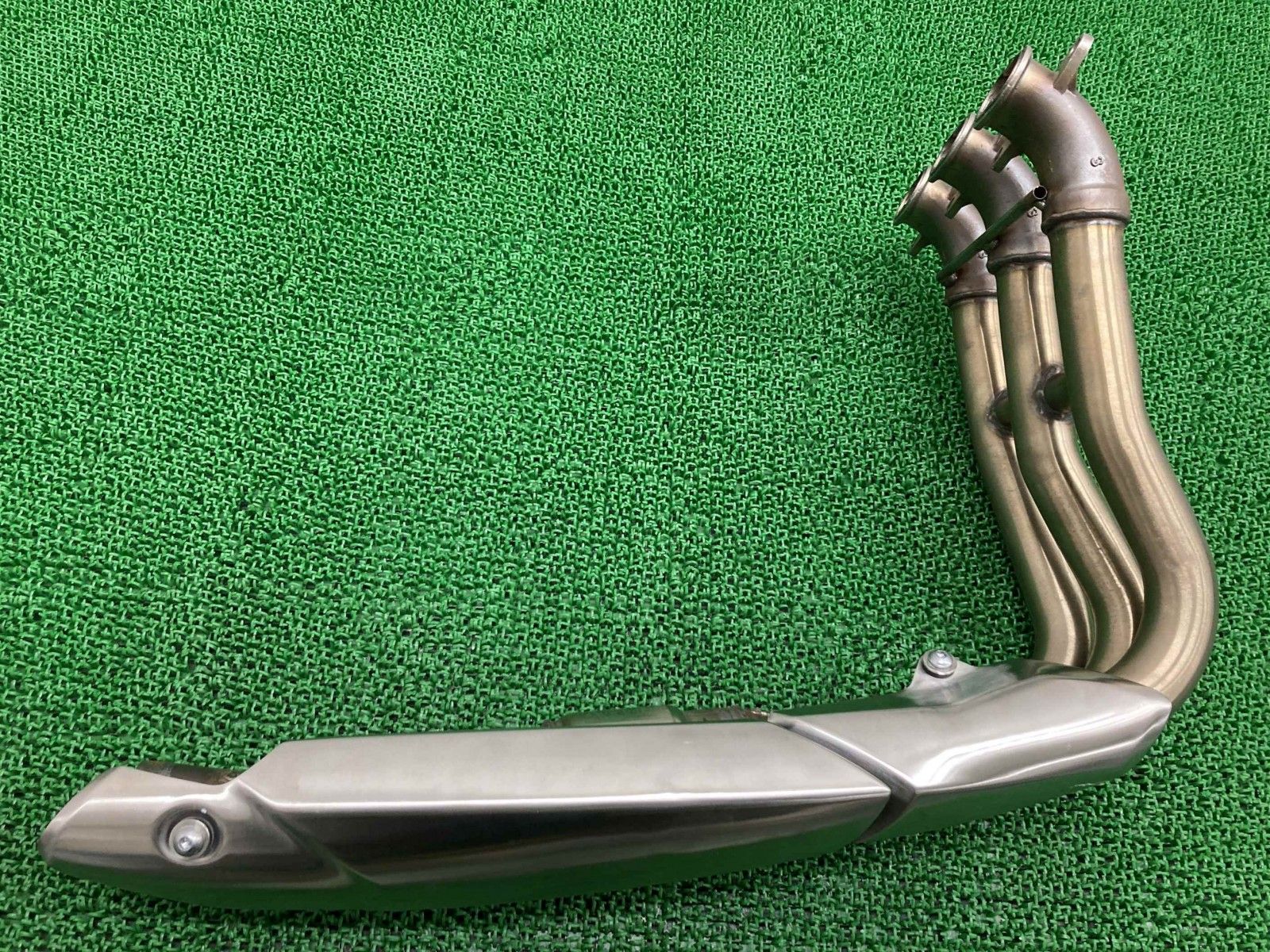 スピードトリプル1050 エキパイマフラー 2206650 トライアンフ(TRIUMPH) 純正 中古 Se スピードトリプル1050 エキパイマフラー 2206650 トライアンフ(TRIUMPH