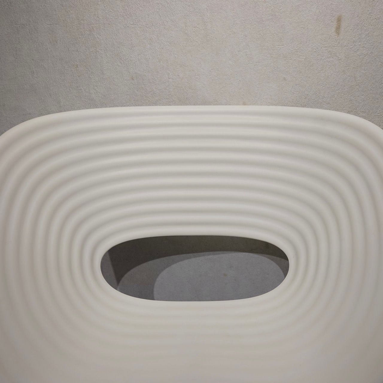 Vitra ヴィトラ Tom Roll トムロール デスクチェア ワークチェア キャスターチェア 椅子 チェア 樹脂座面 ホワイト モダン 北欧 ミニマル Vitra ヴィトラ Tom Roll トムロール デスクチェア ワークチェア キャスターチェア 椅子 チェア 樹脂座面 ホワイト モダン 北欧 ミニマル