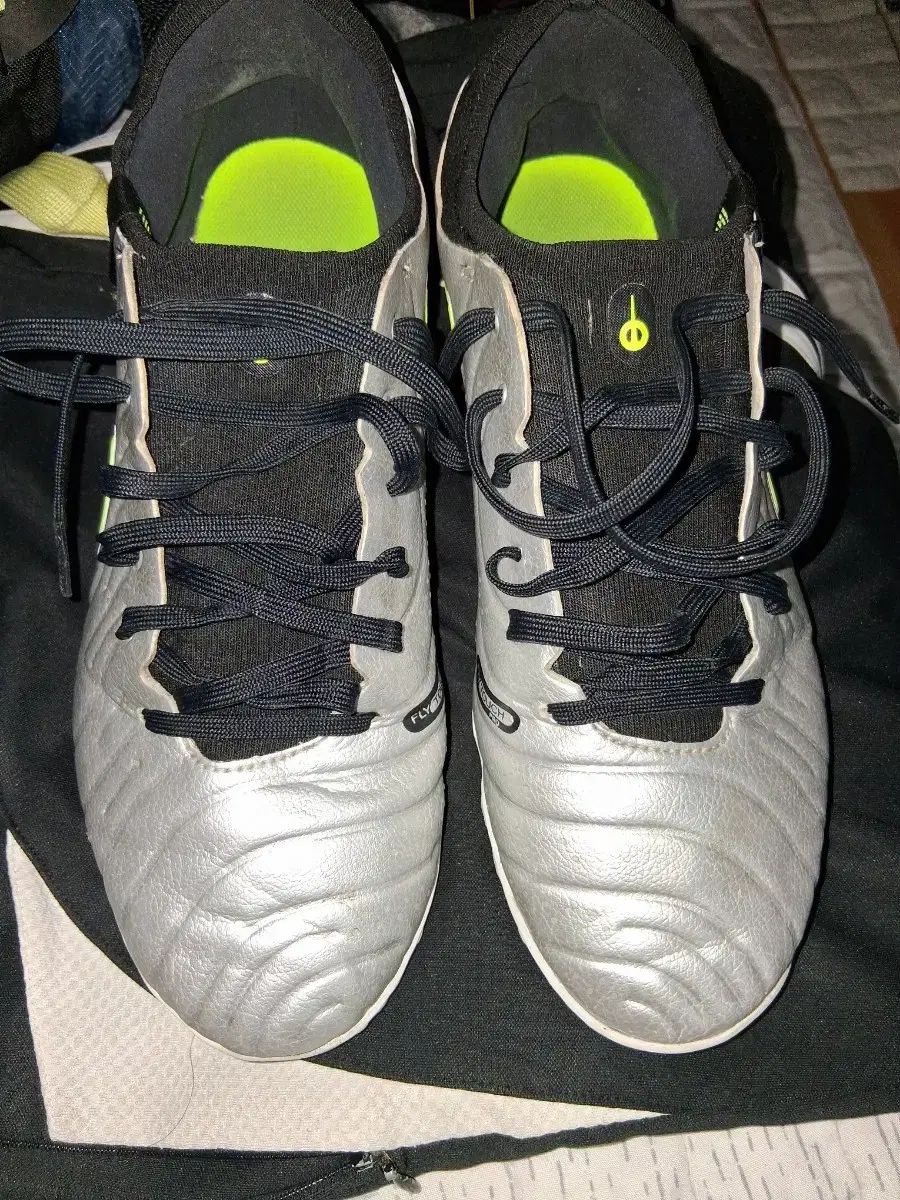 ナイキサッカーシューズ フットサルシューズ 270-275 tf