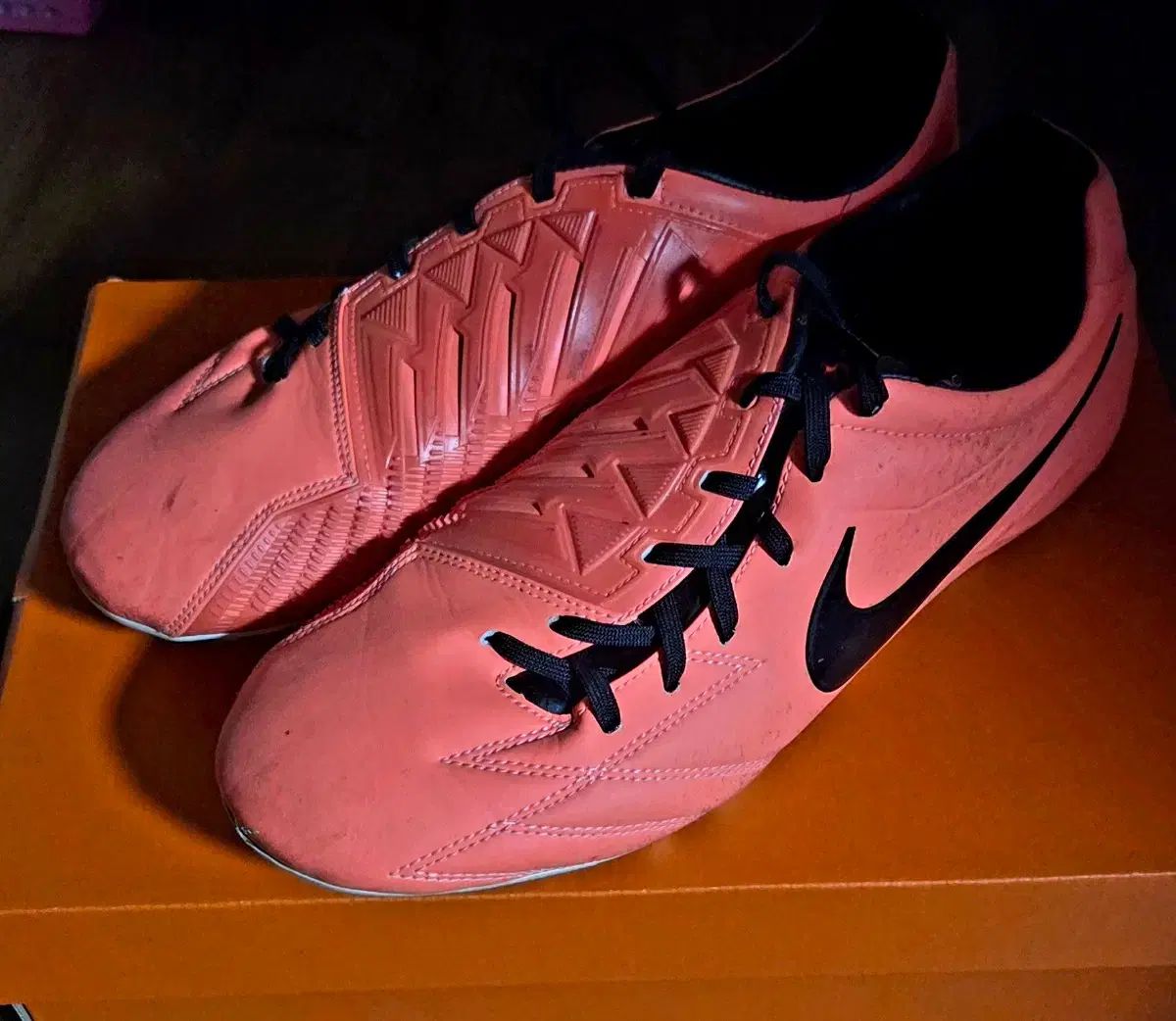 ナイキ t90 サッカーシューズ
