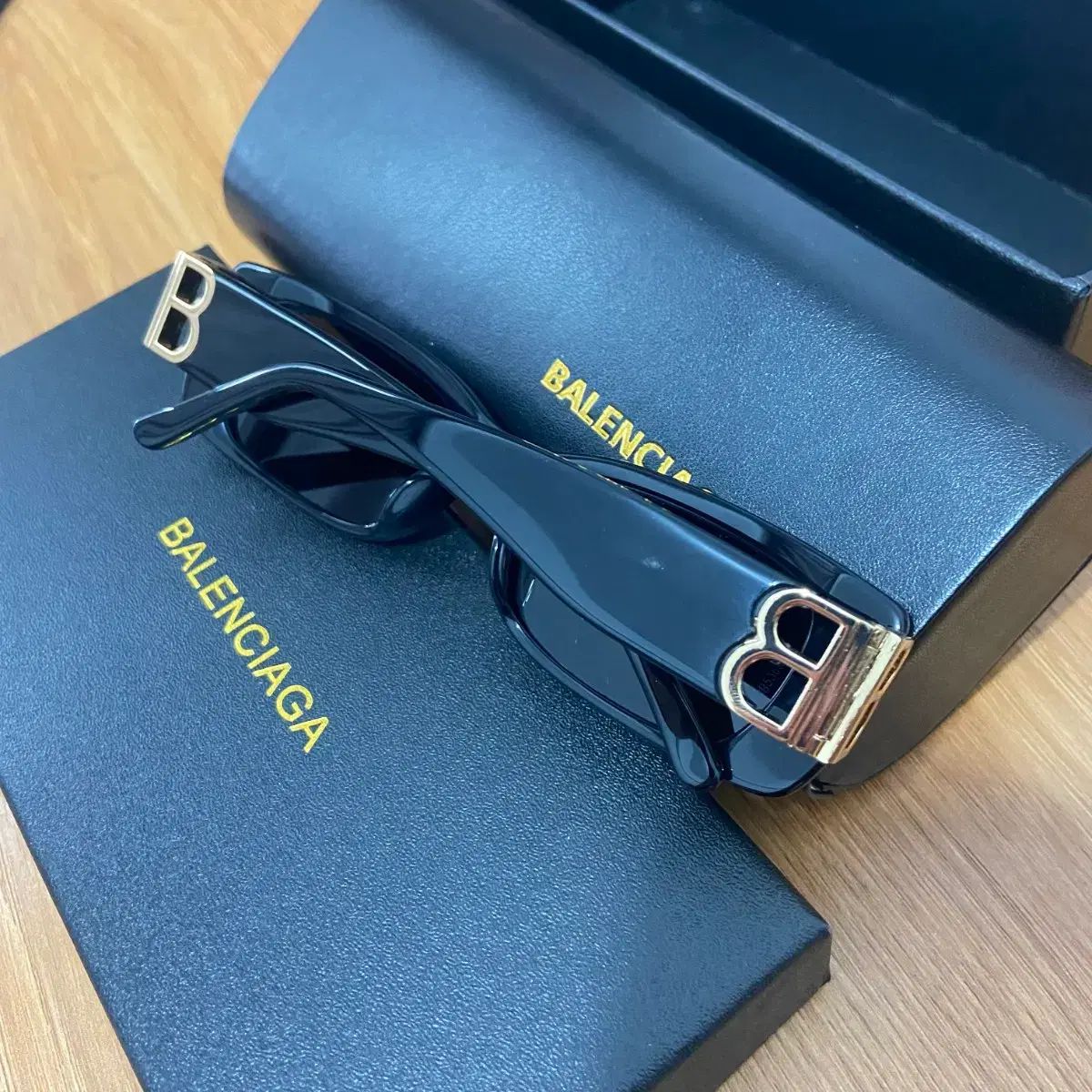 バレンシアガ ブラック サングラス