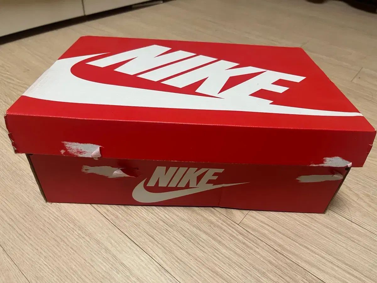 NIKE AIR MAX AXIS