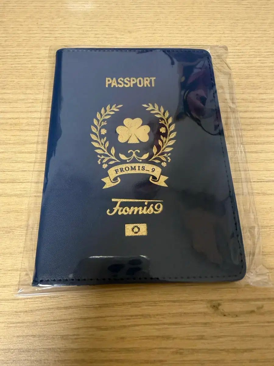 プロミスナイン(fromis_9) レディースパスポートケース ブルー 新品