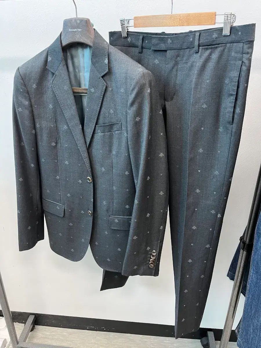95 31) グッチ グレー CHECK みつばち スーツ