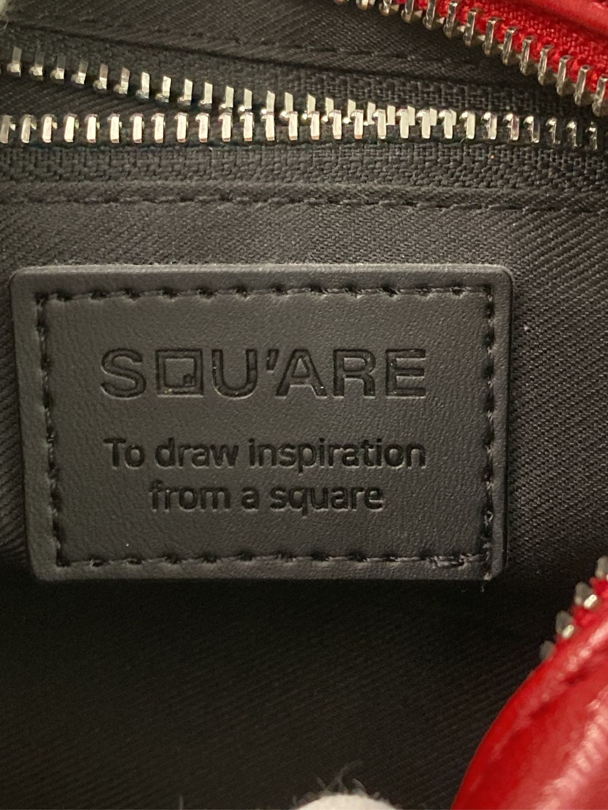SQU'ARE ショルダーバッグ レッド SQU'ARE ショルダーバッグ レッド