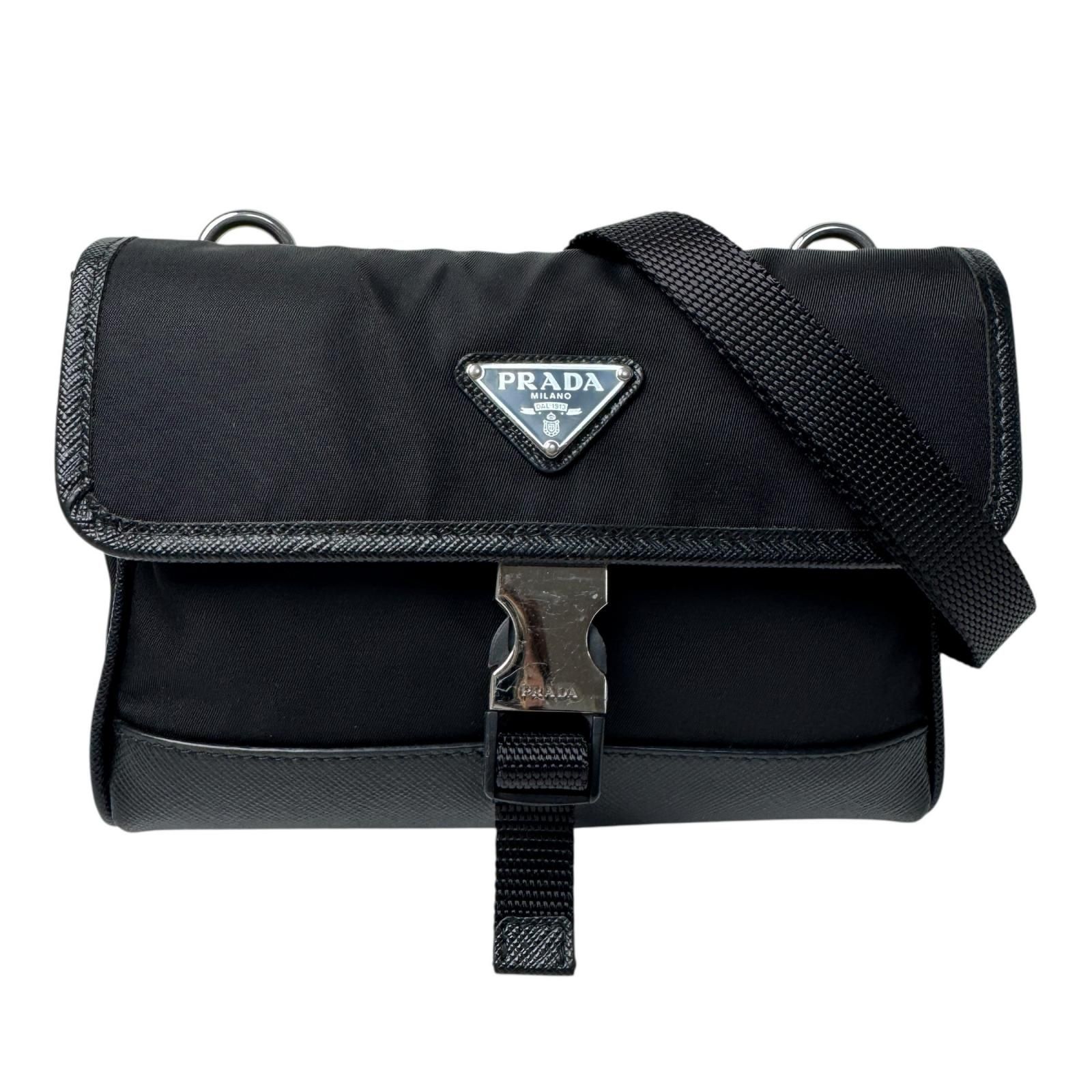 新品《 PRADA 》トライアングル レザー クロスボディバッグ / ブラック 