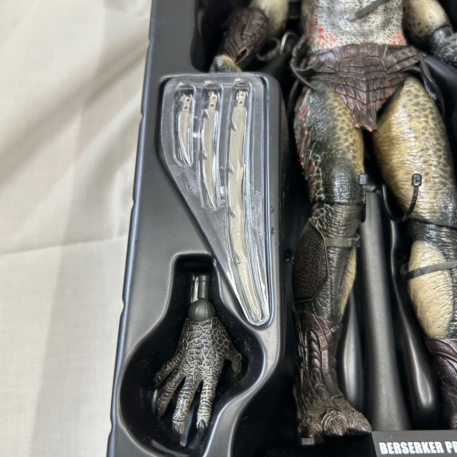 劣化あり】Hot Toys Berserker Predator（プレデターズ）1/6スケール 