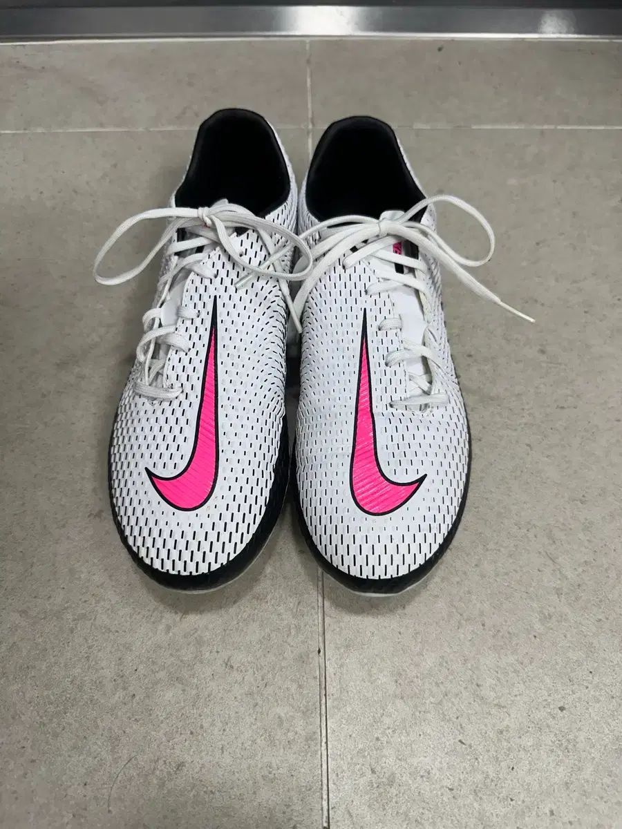 ナイキ サッカーシューズ 255