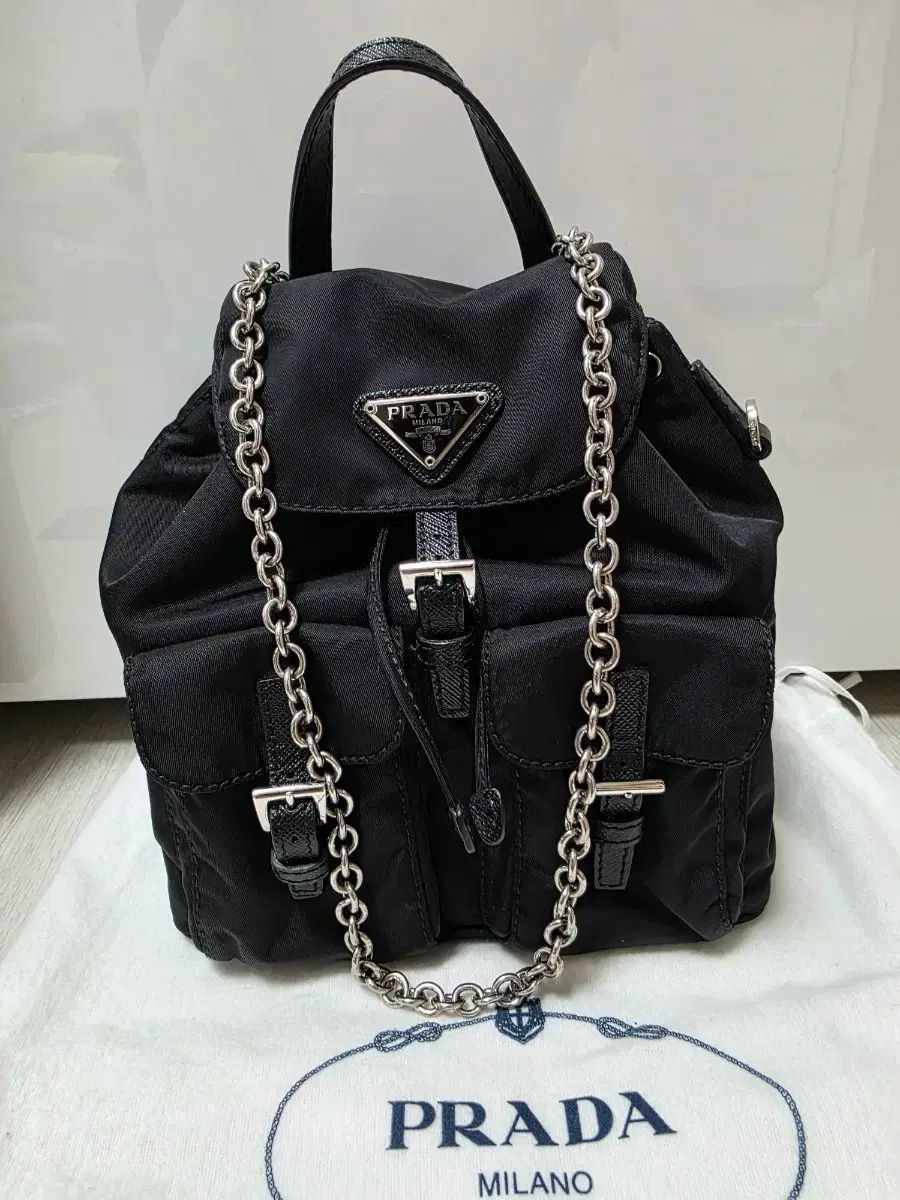 PRADA プラダ ブラック チェーン ミニ バックパック