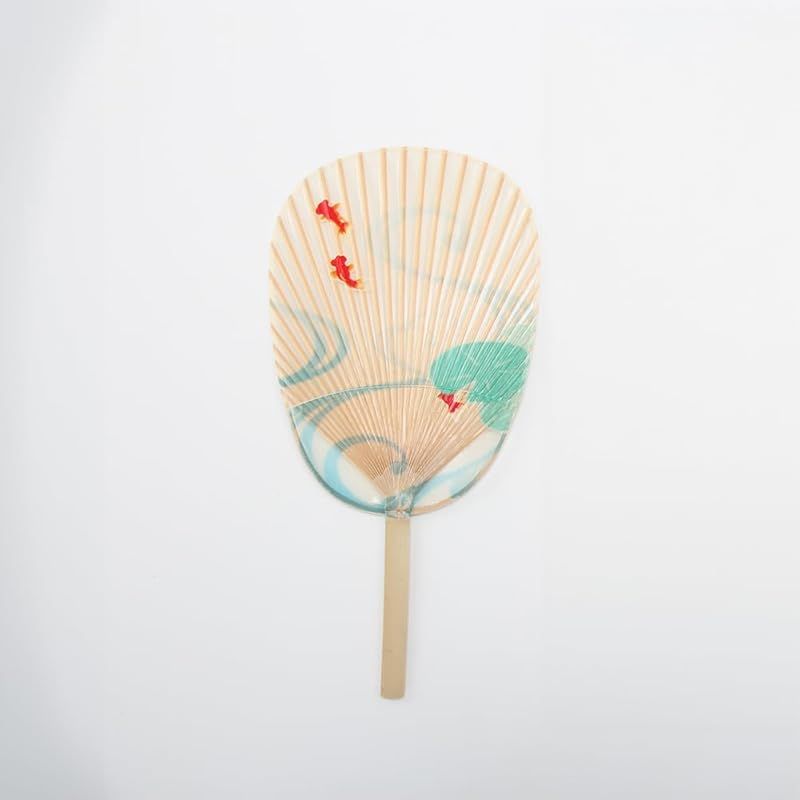 【新品】 家具の里 カミノシゴト 家田紙工 水うちわ 小判型 (金魚/台座なし) 日本製 美しい 職人の手作り 冷感 団扇 (美濃 手漉き和紙/絵付け) 日本 お土産 ギフト 1